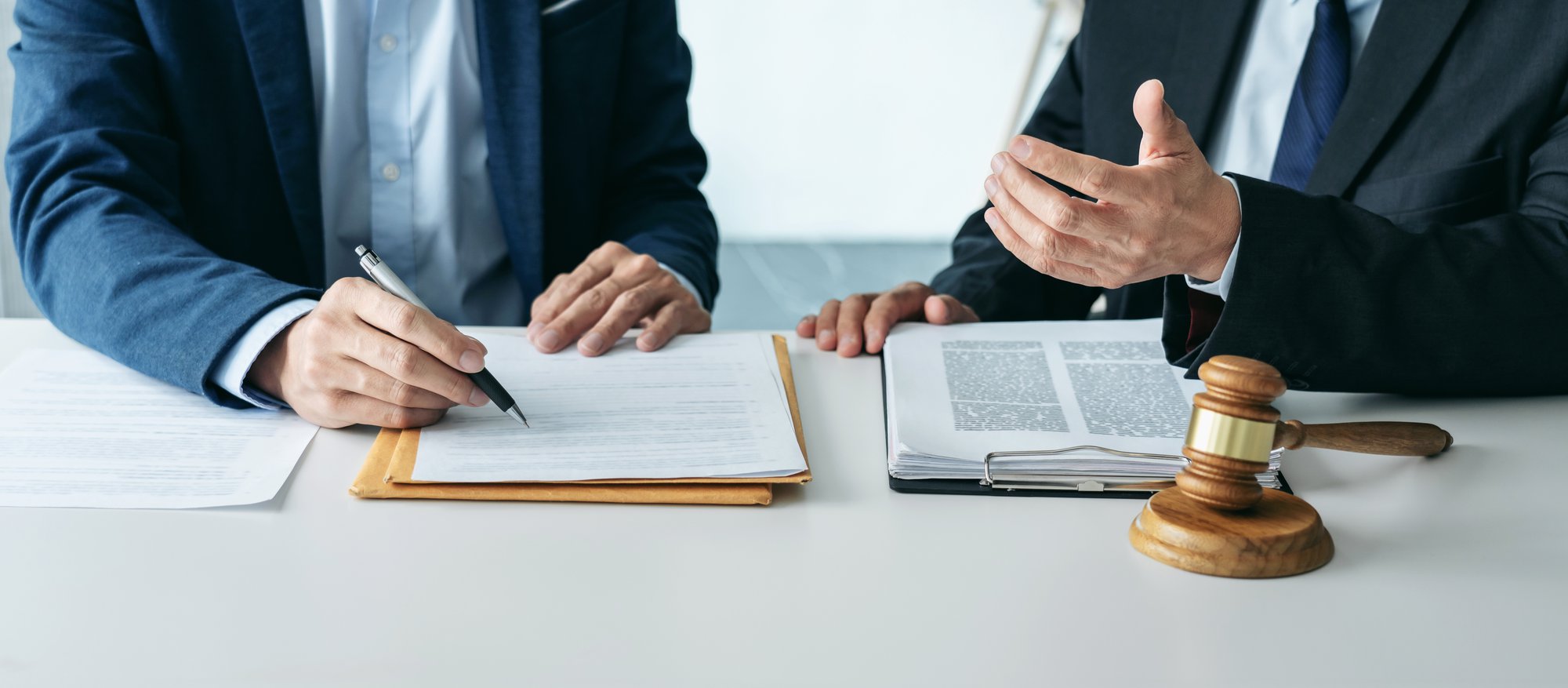 ​When to Settle vs. When to Litigate an Insurance Dispute cover